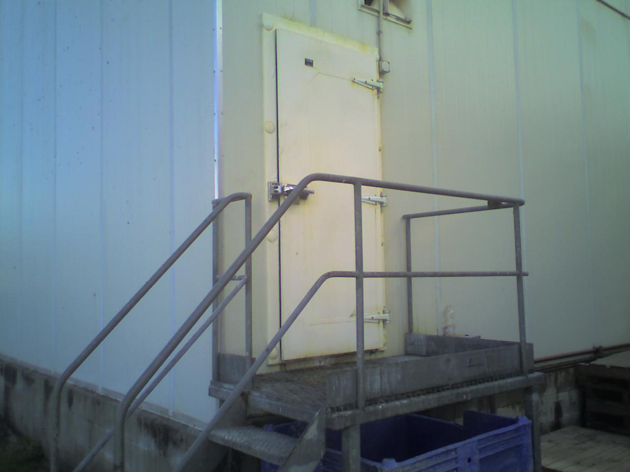 Air_leak_from_ door_coolstore